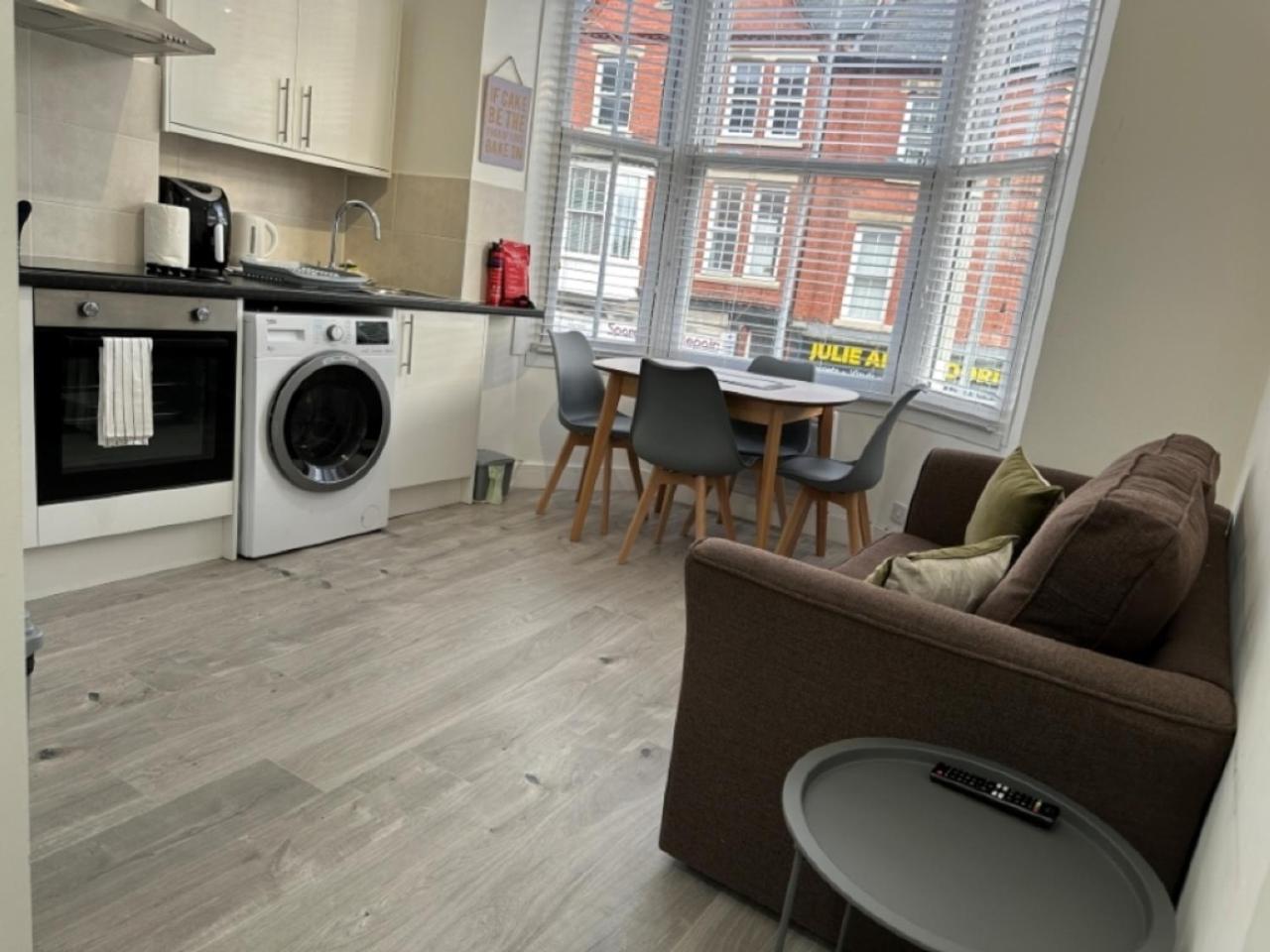 Studio Flat 2A Central Colwyn Bay Exterior photo
